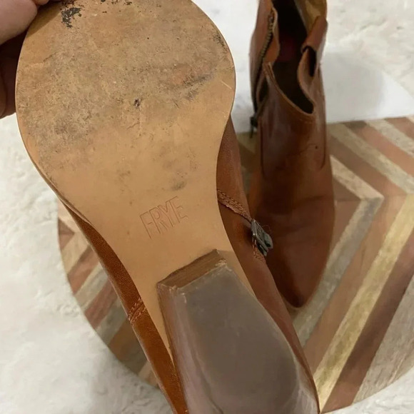 FRYE - Cowboy Style Leather Ankle Booties - Picture 6 of 9